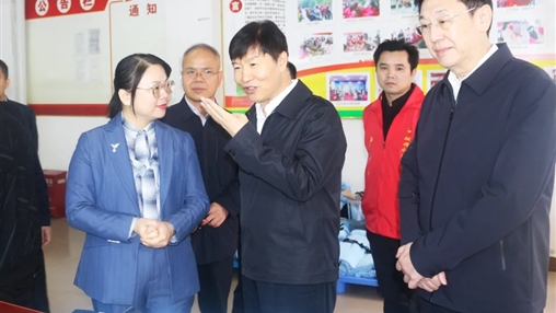 廣西壯族自治區(qū)黨委委員、常委、副書記劉小明蒞臨百裕集團環(huán)江車間調(diào)研